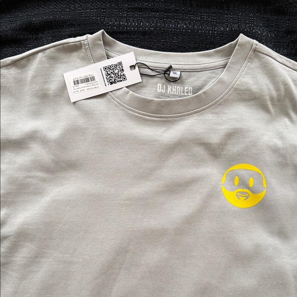 Zara Gray T-Shirt with Yellow Graphic